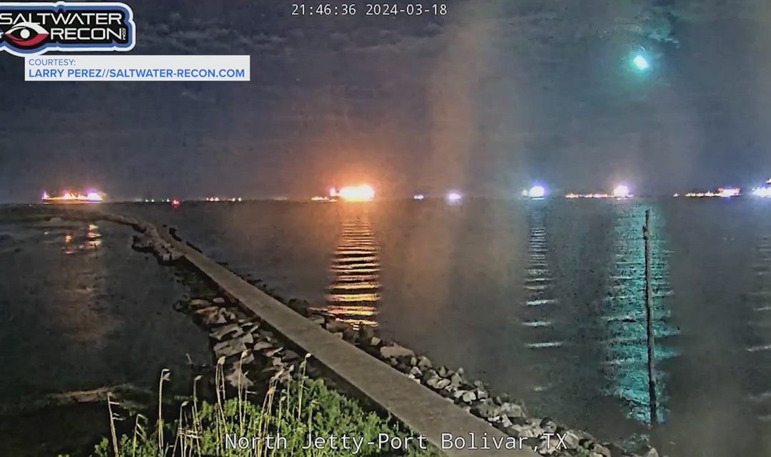 Fireball seen in the sky above Galveston, Texas