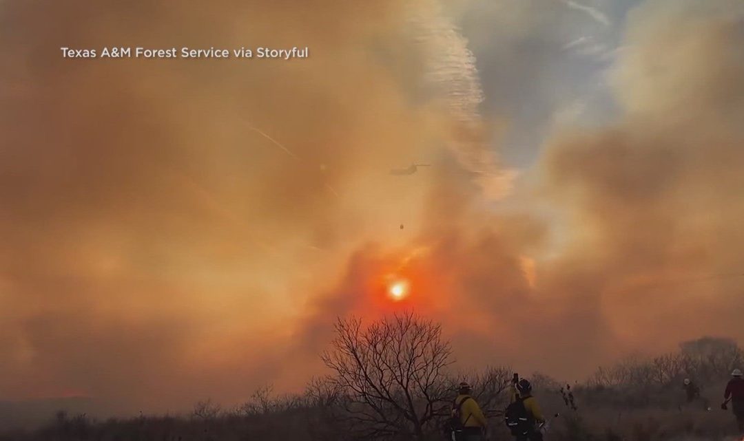 Houston firefighter returns home after fighting Texas wildfire